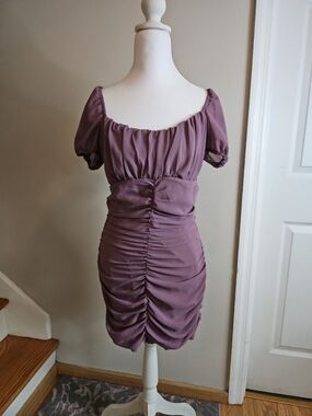 Windsor Purple Rouched Short Sleeved Dress Size Small